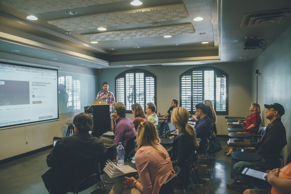 [ACA.01] In-company training and workshops (energy, climate/CSRD, mobility, mediation)